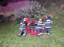 Accident grav în Costuleni. Un autoturism cu 4 persoane s-a răsturnat