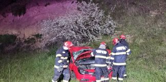 Accident grav în Costuleni. Un autoturism cu 4 persoane s-a răsturnat