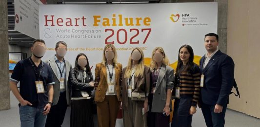 Doctorița prinsă că își dorea să devină cardiolog în mod fraudulos, protejată de întreaga clinică. A primit aviz să participe la un congres, deși și-a întrerupt pregătirea