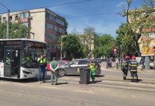 Accident rutier între un autobuz și un autoturism, în Podu Roș. Trei pasageri au fost răniți
