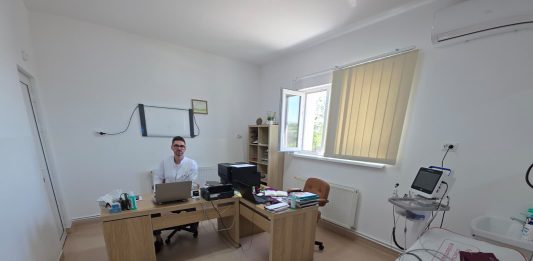 Foto/Video! Dispensarul din Bălțați, în care s-au investit 200.000 de euro, scos la vânzare de executori. Pacienții sunt panicați