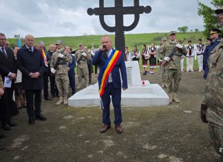 Foto/Video! Ceremonie religioasă și militară la Cimitirul Eroilor din Lețcani. Stelian Turcu: „Noi ne facem datoria an de an și ne respectăm trecutul”