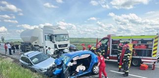 Accident între două autoturisme și un camion, la Sârca. Un bărbat este resuscitat – UPDATE