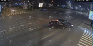 Video! Accident rutier cu victimă în Tudor Vladimirescu. Unul dintre autoturisme a fost proiectat pe trotuar