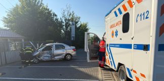 Accident rutier între o ambulanță și un autoturism. Au fost implicate 7 persoane
