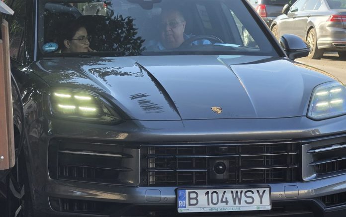 Cristina Trăilă și Constantin Cuciureanu în mașina Porche Caen la DNA Iași Cristina Trăilă și Constantin Cuciureanu în mașina Porche Caen la DNA Iași