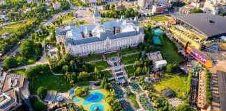 Summer Fest continuă la Palas: seară grecească, filme în aer liber, concert al Filarmonicii, sesiuni gratuite de padel și surprize pentru cei mici