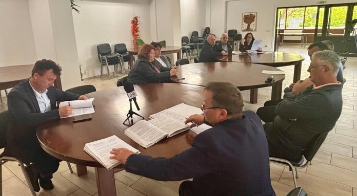 primarul Leon Bălteanu și consilieri locali-sursa foto Jurnal Regional