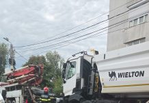 Accident rutier în municipiul Iași. O mașină a fost strivită între două camioane
