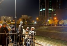 FOTO! Record de pelerini la Iași. Peste 30.000 credincioși așteaptă să ajungă la racla cu moaștele Sfintei Parascheva